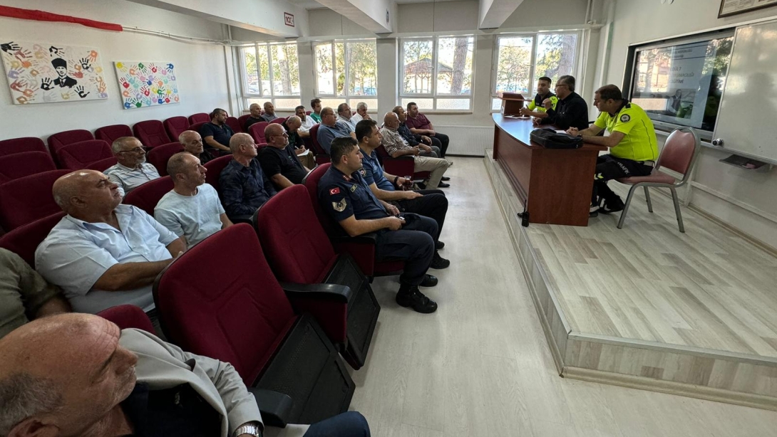 2025-2026 Eğitim Öğretim Yılı Taşımalı Eğitim Kapsamında Okul Servis Şoförlerine  Eğitim Verildi